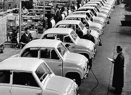 Goggomobiles from 1958 can be seen in a black and white picture.
